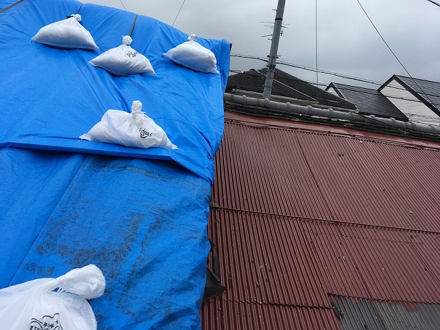 瑞穂市で火災保険が活用できる、台風被害による雨漏りが発生した瓦屋根の調査